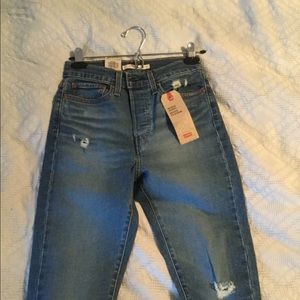 Levi’s. Wedgie skinny size27